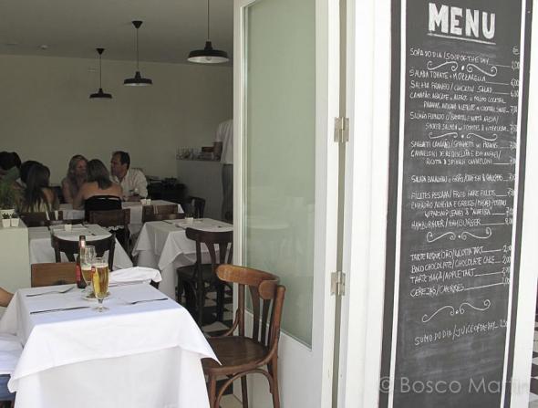 Foto de Comer en el barrio Bajo de Lisboa. Restaurante Roma - Viajero y Jetlager Bosco Martin