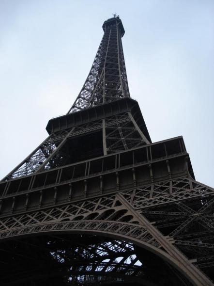 Foto de En Pars buscando la Torre Eiffel - Viajero y Jetlager Delma